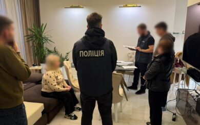 Заробіток на матеріалах насильства над дітьми: підозрюваний легалізував майже 36 млн грн через дорогі авто