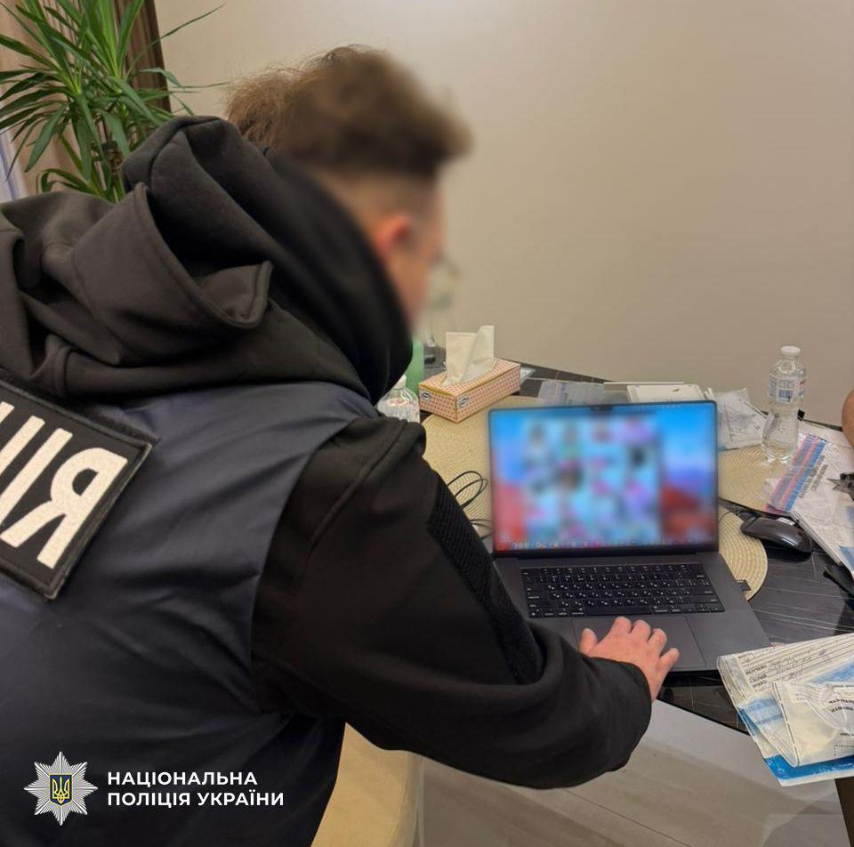 В Румынии задержан администратор сети из тысячи сайтов: киберполиция разоблачила схему на 36 млн грн