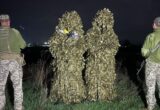 Костюмы »кикимора» не спасли от тепловизора: в Одесской области задержали двух мужчин у границы с Молдовой