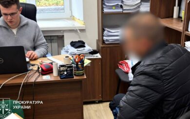 Понад 1,3 млн грн збитків на ремонті тротуару: у Києві посадовцю комунального підприємства оголосили підозру