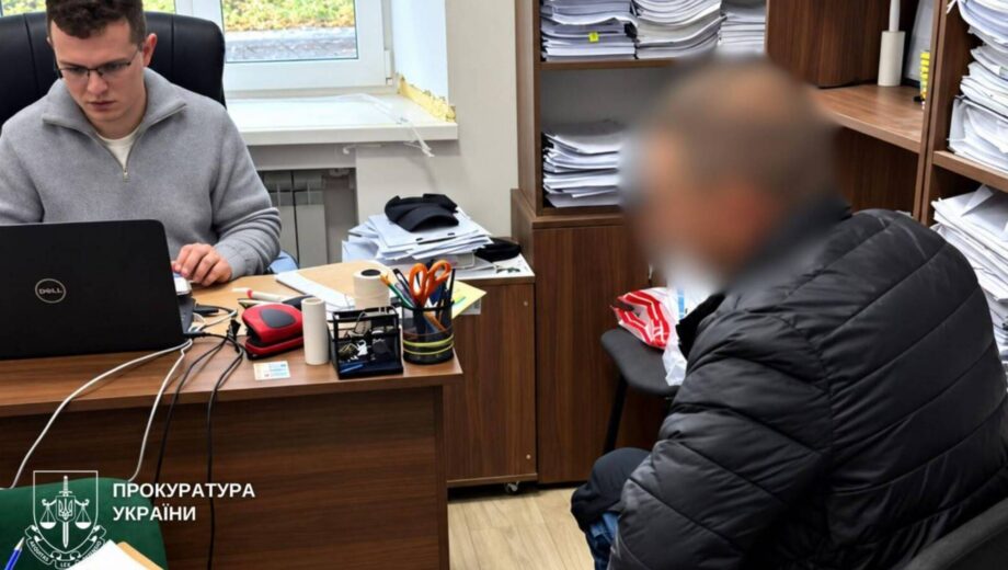 Более 1,3 млн грн убытков на ремонте тротуара: в Киеве чиновнику коммунального предприятия объявили подозрение