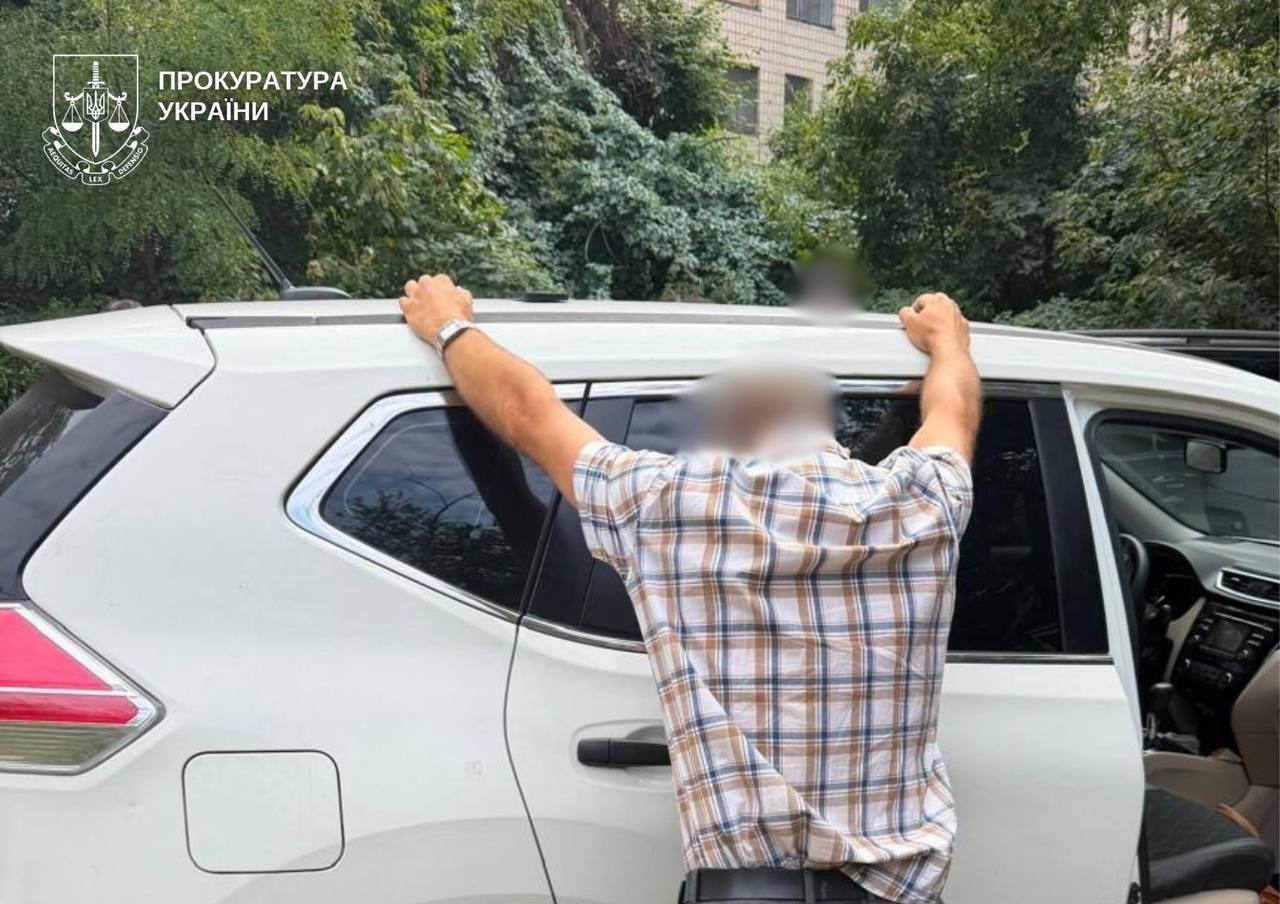 У Києві викрили адвокатів, які виманювали гроші у виробника дронів для ЗСУ