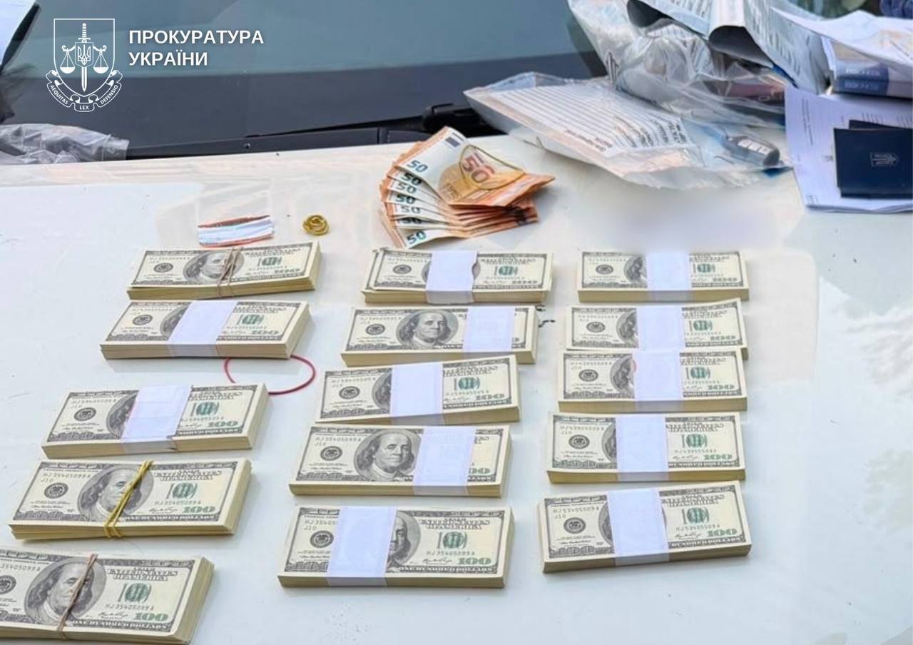 У Києві викрили адвокатів, які виманювали гроші у виробника дронів для ЗСУ