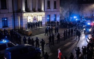 Криза в Польщі: Туск і Навроцький у боротьбі за трибунал