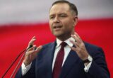 Поліція оточила Конституційний трибунал у Варшаві: президент Польщі заявив про порушення конституційного ладу