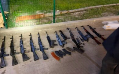 Оружие на миллион гривен и служебное удостоверение: в Кропивницком будут судить правоохранителя и его брата