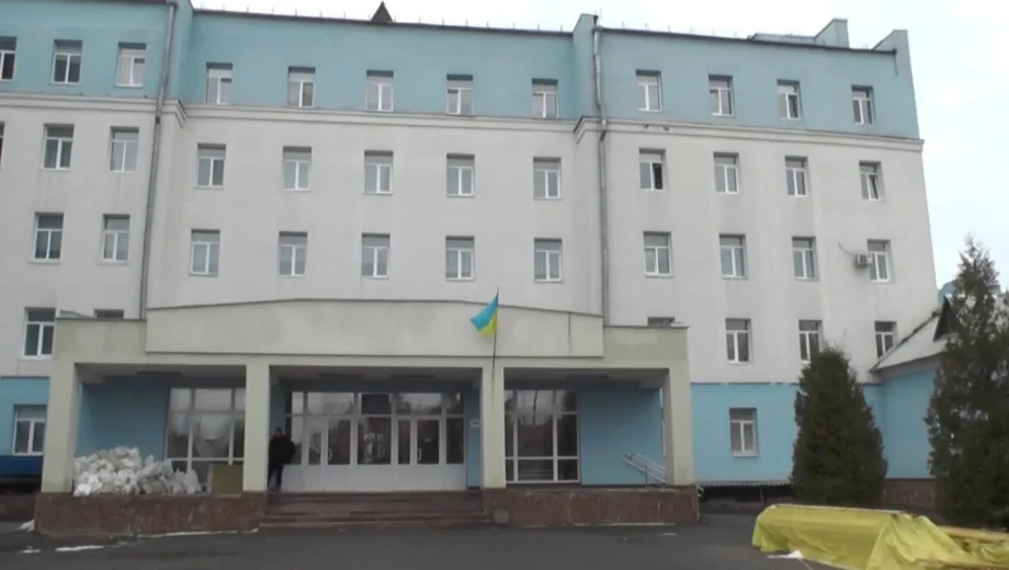 Скарги на палати, затримку перев’язки та прохання дати гроші: що відомо про скандал у лікарні Боярки