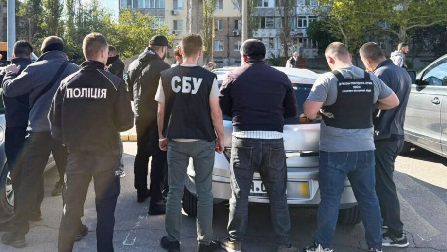 Автівки завезли для ЗСУ, а виставили на маркетплейс: у Миколаєві затримали 39-річного чоловіка
