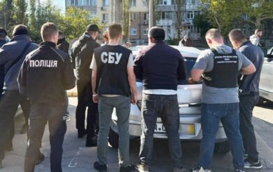 Автомобили завезли для ВСУ, а выставили на маркетплейс: в Николаеве задержали 39-летнего мужчину