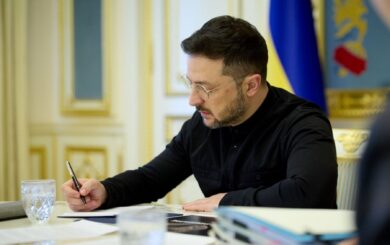 Зеленский подписал законы о военном положении до 2027 года: детали