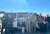 »Скорая» с мужчинами в багажнике и арсеналом оружия: в Закарпатье остановили Renault