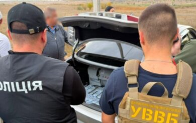 Дружина перевіряла пости, чоловік віз до кордону: на Одещині викрили схему переправлення до Молдови за $5000