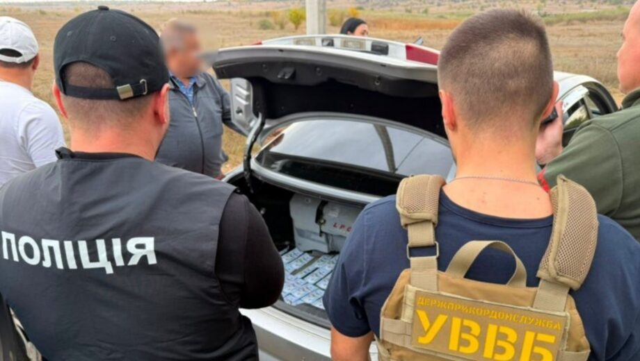 Дружина перевіряла пости, чоловік віз до кордону: на Одещині викрили схему переправлення до Молдови за $5000
