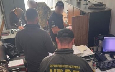 20 тысяч гривен за службу в тылу: на Закарпатье пограничника подозревают в вымогательстве взятки