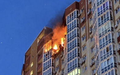Армія рф знову вдарила по Південному мосту у Києві, рух транспорту обмежували