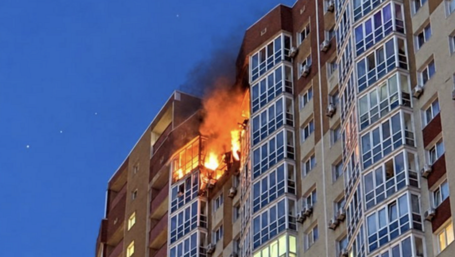 Армія рф знову вдарила по Південному мосту у Києві, рух транспорту обмежували